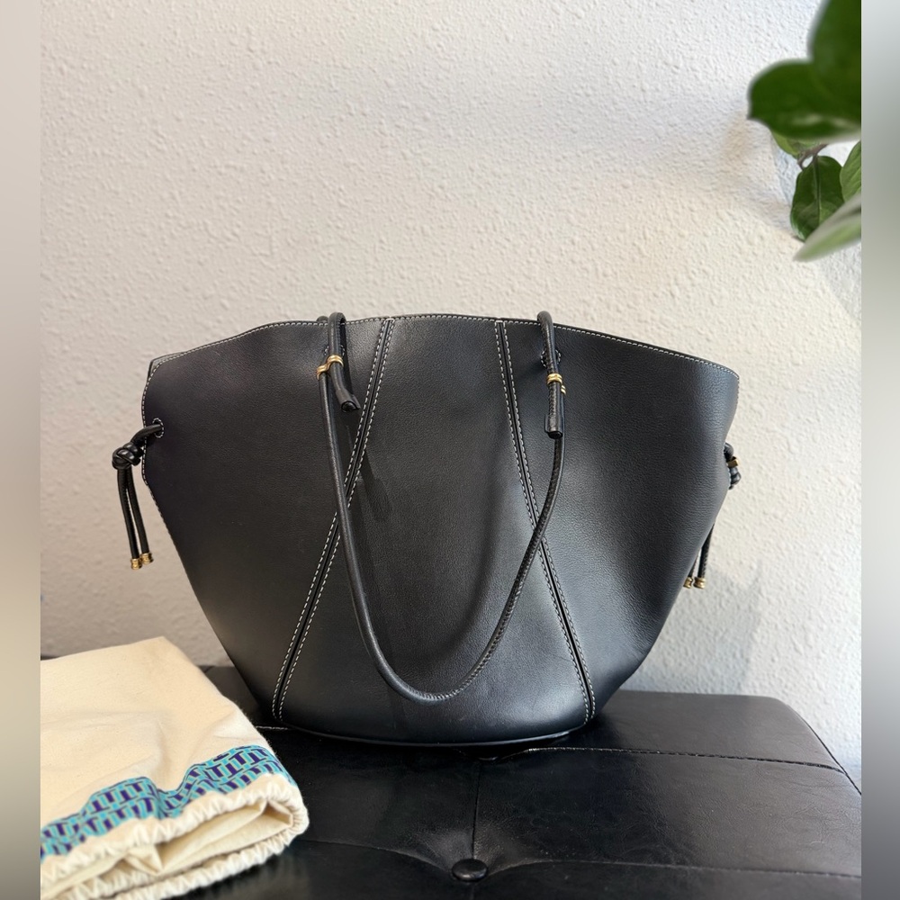 Tory Burch Spaghetti Strap Tote Retails 698$